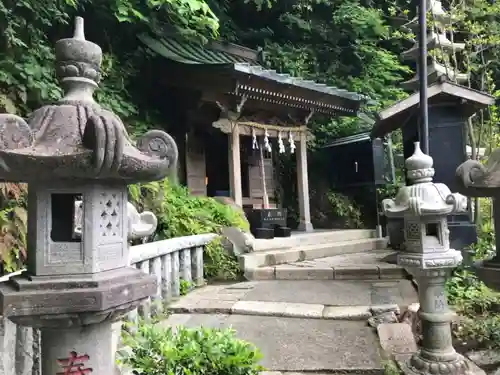 銭洗弁財天宇賀福神社の末社・摂社