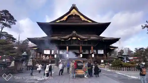 善光寺の本殿・本堂