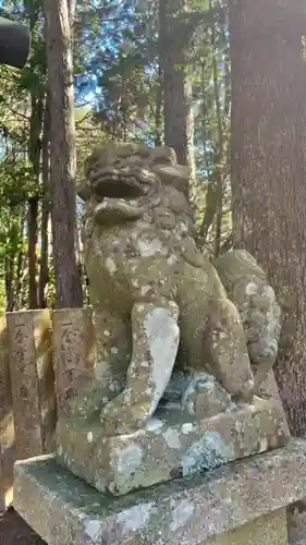 千早神社の狛犬