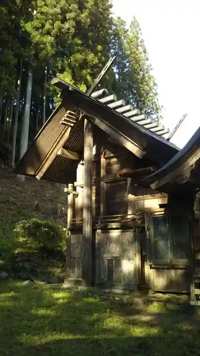 近津神社の本殿・本堂