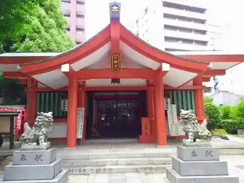 白山神社の本殿