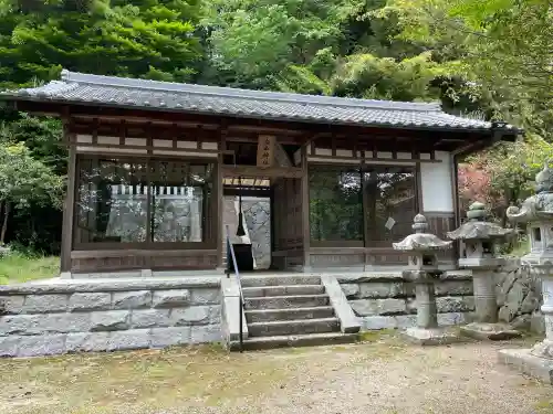 白山神社の{uncategorized: "未分類", other: "その他", undefined: "問題あり", building: "その他建物", grave: "お墓", sacred_gate: "鳥居", guardian: "狛犬", statue: "像", buddha: "仏像", history: "歴史", nature: "自然", garden: "庭園", animal: "動物", pagoda: "塔", temizu: "手水舎", mountain_gate: "山門・神門", sanctuary: "本殿・本堂", subordinate: "末社・摂社", art: "芸術", scenery: "景色", jizo: "地蔵", ema: "絵馬", goshuin: "御朱印", omikuji: "おみくじ", items: "授与品その他", amulet: "お守り", goshuincho: "御朱印帳", eats: "食事", festival: "お祭り", votive_dance: "神楽", shichigosan: "七五三参", wedding: "結婚式", experience: "体験その他", initially: "初詣", around: "周辺", anti_infection: "感染症対策"}