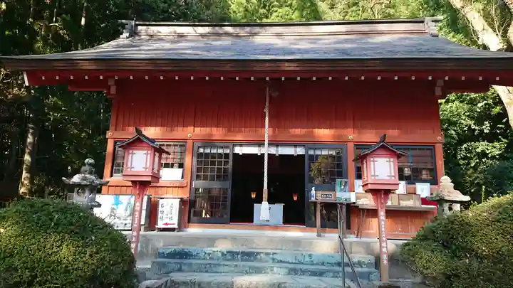 巖島神社の本殿・本堂