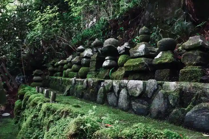 箱根神社の{uncategorized: "未分類", other: "その他", undefined: "問題あり", building: "その他建物", grave: "お墓", sacred_gate: "鳥居", guardian: "狛犬", statue: "像", buddha: "仏像", history: "歴史", nature: "自然", garden: "庭園", animal: "動物", pagoda: "塔", temizu: "手水舎", mountain_gate: "山門・神門", sanctuary: "本殿・本堂", subordinate: "末社・摂社", art: "芸術", scenery: "景色", jizo: "地蔵", ema: "絵馬", goshuin: "御朱印", omikuji: "おみくじ", items: "授与品その他", amulet: "お守り", goshuincho: "御朱印帳", eats: "食事", festival: "お祭り", votive_dance: "神楽", shichigosan: "七五三参", wedding: "結婚式", experience: "体験その他", initially: "初詣", around: "周辺", anti_infection: "感染症対策"}