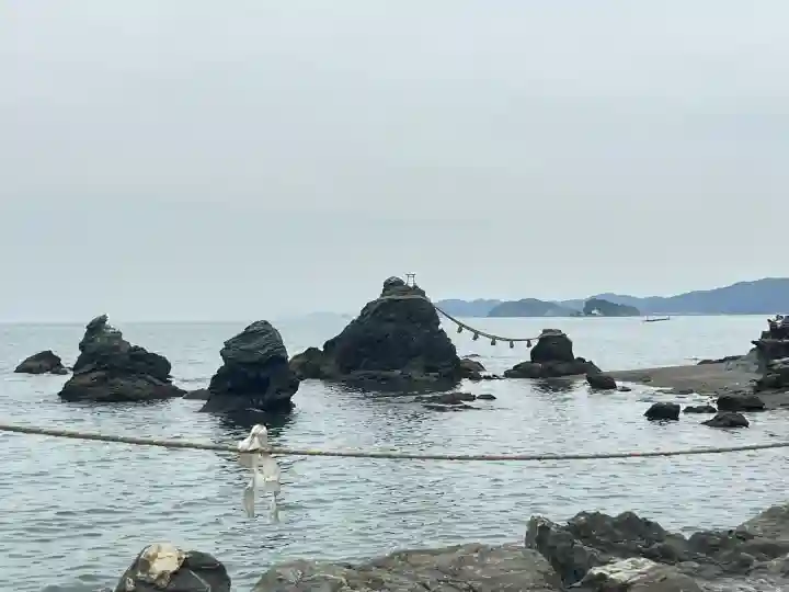 二見興玉神社の{uncategorized: "未分類", other: "その他", undefined: "問題あり", building: "その他建物", grave: "お墓", sacred_gate: "鳥居", guardian: "狛犬", statue: "像", buddha: "仏像", history: "歴史", nature: "自然", garden: "庭園", animal: "動物", pagoda: "塔", temizu: "手水舎", mountain_gate: "山門・神門", sanctuary: "本殿・本堂", subordinate: "末社・摂社", art: "芸術", scenery: "景色", jizo: "地蔵", ema: "絵馬", goshuin: "御朱印", omikuji: "おみくじ", items: "授与品その他", amulet: "お守り", goshuincho: "御朱印帳", eats: "食事", festival: "お祭り", votive_dance: "神楽", shichigosan: "七五三参", wedding: "結婚式", experience: "体験その他", initially: "初詣", around: "周辺", anti_infection: "感染症対策"}