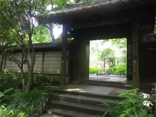 瑞泉寺の山門