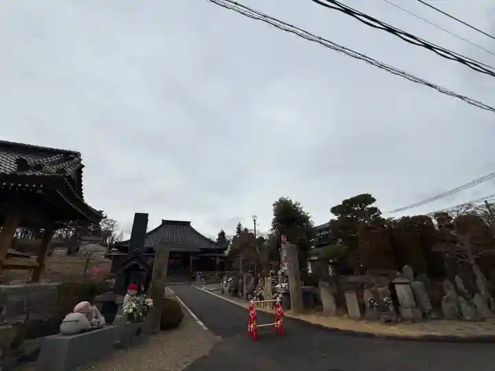 天性寺の{uncategorized: "未分類", other: "その他", undefined: "問題あり", building: "その他建物", grave: "お墓", sacred_gate: "鳥居", guardian: "狛犬", statue: "像", buddha: "仏像", history: "歴史", nature: "自然", garden: "庭園", animal: "動物", pagoda: "塔", temizu: "手水舎", mountain_gate: "山門・神門", sanctuary: "本殿・本堂", subordinate: "末社・摂社", art: "芸術", scenery: "景色", jizo: "地蔵", ema: "絵馬", goshuin: "御朱印", omikuji: "おみくじ", items: "授与品その他", amulet: "お守り", goshuincho: "御朱印帳", eats: "食事", festival: "お祭り", votive_dance: "神楽", shichigosan: "七五三参", wedding: "結婚式", experience: "体験その他", initially: "初詣", around: "周辺", anti_infection: "感染症対策"}