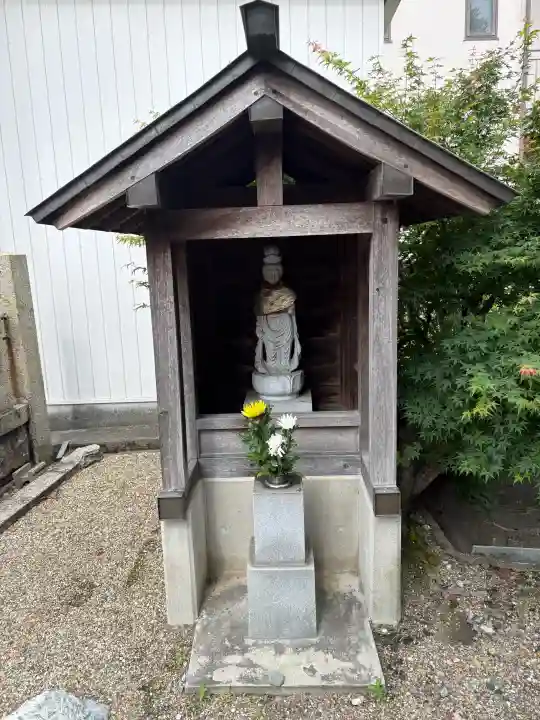 長光寺の{uncategorized: "未分類", other: "その他", undefined: "問題あり", building: "その他建物", grave: "お墓", sacred_gate: "鳥居", guardian: "狛犬", statue: "像", buddha: "仏像", history: "歴史", nature: "自然", garden: "庭園", animal: "動物", pagoda: "塔", temizu: "手水舎", mountain_gate: "山門・神門", sanctuary: "本殿・本堂", subordinate: "末社・摂社", art: "芸術", scenery: "景色", jizo: "地蔵", ema: "絵馬", goshuin: "御朱印", omikuji: "おみくじ", items: "授与品その他", amulet: "お守り", goshuincho: "御朱印帳", eats: "食事", festival: "お祭り", votive_dance: "神楽", shichigosan: "七五三参", wedding: "結婚式", experience: "体験その他", initially: "初詣", around: "周辺", anti_infection: "感染症対策"}