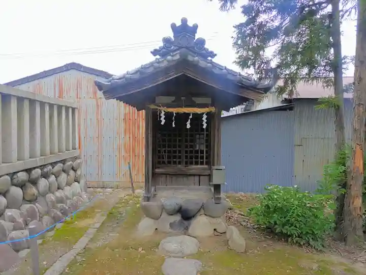 神明社の末社・摂社