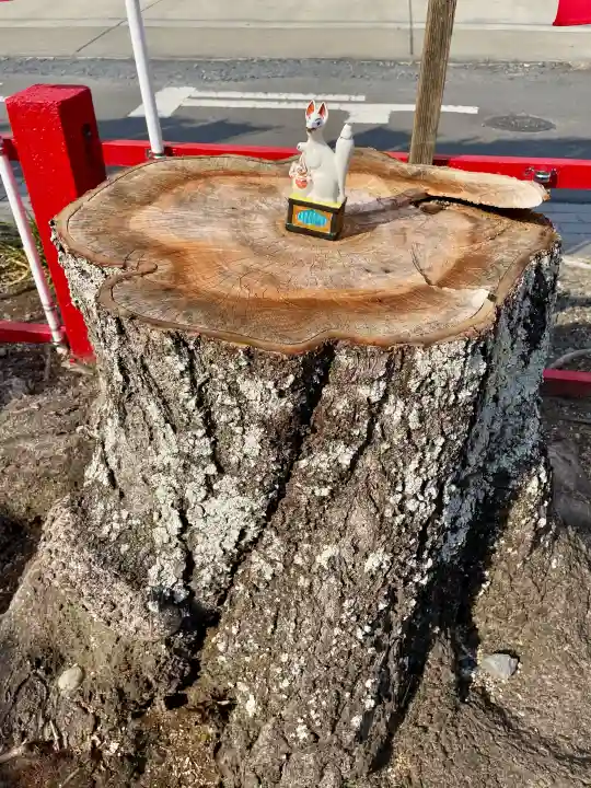 城山稲荷神社の{uncategorized: "未分類", other: "その他", undefined: "問題あり", building: "その他建物", grave: "お墓", sacred_gate: "鳥居", guardian: "狛犬", statue: "像", buddha: "仏像", history: "歴史", nature: "自然", garden: "庭園", animal: "動物", pagoda: "塔", temizu: "手水舎", mountain_gate: "山門・神門", sanctuary: "本殿・本堂", subordinate: "末社・摂社", art: "芸術", scenery: "景色", jizo: "地蔵", ema: "絵馬", goshuin: "御朱印", omikuji: "おみくじ", items: "授与品その他", amulet: "お守り", goshuincho: "御朱印帳", eats: "食事", festival: "お祭り", votive_dance: "神楽", shichigosan: "七五三参", wedding: "結婚式", experience: "体験その他", initially: "初詣", around: "周辺", anti_infection: "感染症対策"}