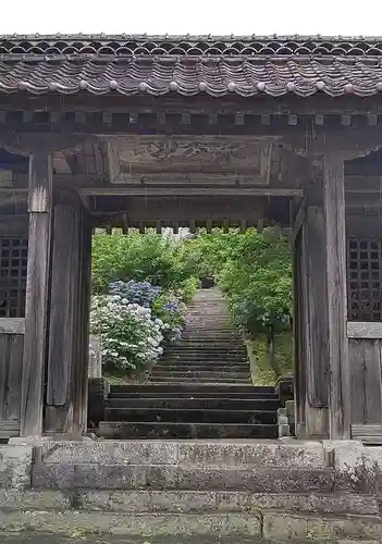 曹洞宗 永松山 龍泉寺の山門