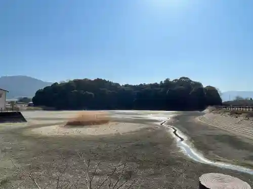 箸墓古墳（倭迹迹日百襲姫命 大市墓）の{uncategorized: "未分類", other: "その他", undefined: "問題あり", building: "その他建物", grave: "お墓", sacred_gate: "鳥居", guardian: "狛犬", statue: "像", buddha: "仏像", history: "歴史", nature: "自然", garden: "庭園", animal: "動物", pagoda: "塔", temizu: "手水舎", mountain_gate: "山門・神門", sanctuary: "本殿・本堂", subordinate: "末社・摂社", art: "芸術", scenery: "景色", jizo: "地蔵", ema: "絵馬", goshuin: "御朱印", omikuji: "おみくじ", items: "授与品その他", amulet: "お守り", goshuincho: "御朱印帳", eats: "食事", festival: "お祭り", votive_dance: "神楽", shichigosan: "七五三参", wedding: "結婚式", experience: "体験その他", initially: "初詣", around: "周辺", anti_infection: "感染症対策"}