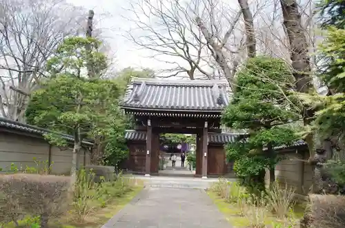 安養院の山門