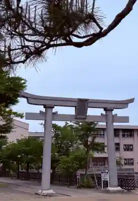 福井神社の{uncategorized: "未分類", other: "その他", undefined: "問題あり", building: "その他建物", grave: "お墓", sacred_gate: "鳥居", guardian: "狛犬", statue: "像", buddha: "仏像", history: "歴史", nature: "自然", garden: "庭園", animal: "動物", pagoda: "塔", temizu: "手水舎", mountain_gate: "山門・神門", sanctuary: "本殿・本堂", subordinate: "末社・摂社", art: "芸術", scenery: "景色", jizo: "地蔵", ema: "絵馬", goshuin: "御朱印", omikuji: "おみくじ", items: "授与品その他", amulet: "お守り", goshuincho: "御朱印帳", eats: "食事", festival: "お祭り", votive_dance: "神楽", shichigosan: "七五三参", wedding: "結婚式", experience: "体験その他", initially: "初詣", around: "周辺", anti_infection: "感染症対策"}