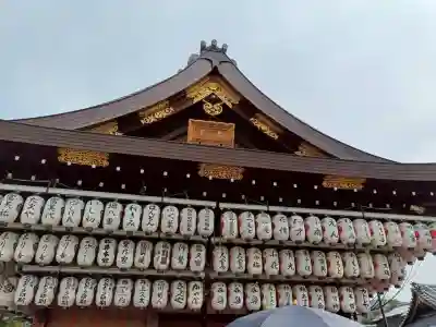 八坂神社(祇園さん)の{uncategorized: "未分類", other: "その他", undefined: "問題あり", building: "その他建物", grave: "お墓", sacred_gate: "鳥居", guardian: "狛犬", statue: "像", buddha: "仏像", history: "歴史", nature: "自然", garden: "庭園", animal: "動物", pagoda: "塔", temizu: "手水舎", mountain_gate: "山門・神門", sanctuary: "本殿・本堂", subordinate: "末社・摂社", art: "芸術", scenery: "景色", jizo: "地蔵", ema: "絵馬", goshuin: "御朱印", omikuji: "おみくじ", items: "授与品その他", amulet: "お守り", goshuincho: "御朱印帳", eats: "食事", festival: "お祭り", votive_dance: "神楽", shichigosan: "七五三参", wedding: "結婚式", experience: "体験その他", initially: "初詣", around: "周辺", anti_infection: "感染症対策"}