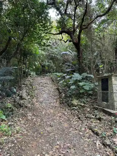 末吉宮の{uncategorized: "未分類", other: "その他", undefined: "問題あり", building: "その他建物", grave: "お墓", sacred_gate: "鳥居", guardian: "狛犬", statue: "像", buddha: "仏像", history: "歴史", nature: "自然", garden: "庭園", animal: "動物", pagoda: "塔", temizu: "手水舎", mountain_gate: "山門・神門", sanctuary: "本殿・本堂", subordinate: "末社・摂社", art: "芸術", scenery: "景色", jizo: "地蔵", ema: "絵馬", goshuin: "御朱印", omikuji: "おみくじ", items: "授与品その他", amulet: "お守り", goshuincho: "御朱印帳", eats: "食事", festival: "お祭り", votive_dance: "神楽", shichigosan: "七五三参", wedding: "結婚式", experience: "体験その他", initially: "初詣", around: "周辺", anti_infection: "感染症対策"}