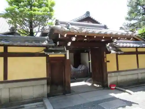 本行院の山門・神門