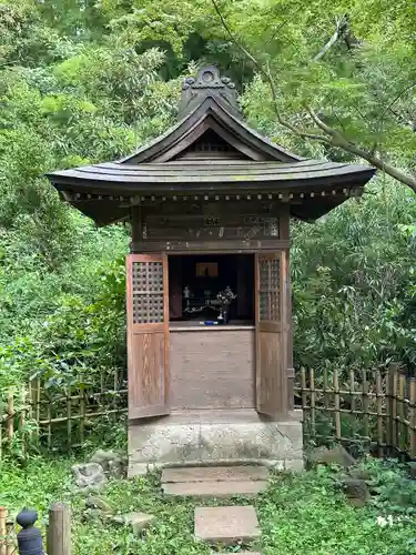 明王院（満願寺別院）の末社