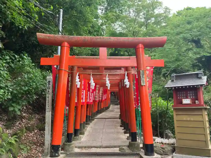 佐助稲荷神社の{uncategorized: "未分類", other: "その他", undefined: "問題あり", building: "その他建物", grave: "お墓", sacred_gate: "鳥居", guardian: "狛犬", statue: "像", buddha: "仏像", history: "歴史", nature: "自然", garden: "庭園", animal: "動物", pagoda: "塔", temizu: "手水舎", mountain_gate: "山門・神門", sanctuary: "本殿・本堂", subordinate: "末社・摂社", art: "芸術", scenery: "景色", jizo: "地蔵", ema: "絵馬", goshuin: "御朱印", omikuji: "おみくじ", items: "授与品その他", amulet: "お守り", goshuincho: "御朱印帳", eats: "食事", festival: "お祭り", votive_dance: "神楽", shichigosan: "七五三参", wedding: "結婚式", experience: "体験その他", initially: "初詣", around: "周辺", anti_infection: "感染症対策"}