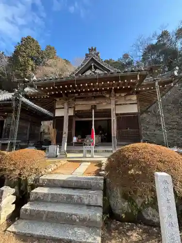 観音正寺の{uncategorized: "未分類", other: "その他", undefined: "問題あり", building: "その他建物", grave: "お墓", sacred_gate: "鳥居", guardian: "狛犬", statue: "像", buddha: "仏像", history: "歴史", nature: "自然", garden: "庭園", animal: "動物", pagoda: "塔", temizu: "手水舎", mountain_gate: "山門・神門", sanctuary: "本殿・本堂", subordinate: "末社・摂社", art: "芸術", scenery: "景色", jizo: "地蔵", ema: "絵馬", goshuin: "御朱印", omikuji: "おみくじ", items: "授与品その他", amulet: "お守り", goshuincho: "御朱印帳", eats: "食事", festival: "お祭り", votive_dance: "神楽", shichigosan: "七五三参", wedding: "結婚式", experience: "体験その他", initially: "初詣", around: "周辺", anti_infection: "感染症対策"}