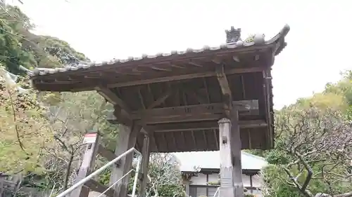 龍淵院の山門