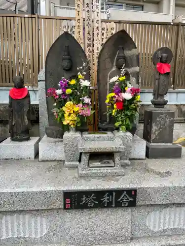 東覺寺の{uncategorized: "未分類", other: "その他", undefined: "問題あり", building: "その他建物", grave: "お墓", sacred_gate: "鳥居", guardian: "狛犬", statue: "像", buddha: "仏像", history: "歴史", nature: "自然", garden: "庭園", animal: "動物", pagoda: "塔", temizu: "手水舎", mountain_gate: "山門・神門", sanctuary: "本殿・本堂", subordinate: "末社・摂社", art: "芸術", scenery: "景色", jizo: "地蔵", ema: "絵馬", goshuin: "御朱印", omikuji: "おみくじ", items: "授与品その他", amulet: "お守り", goshuincho: "御朱印帳", eats: "食事", festival: "お祭り", votive_dance: "神楽", shichigosan: "七五三参", wedding: "結婚式", experience: "体験その他", initially: "初詣", around: "周辺", anti_infection: "感染症対策"}