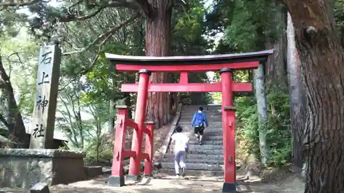 石上神社の鳥居