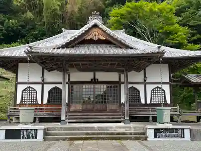 建滝寺の本殿・本堂