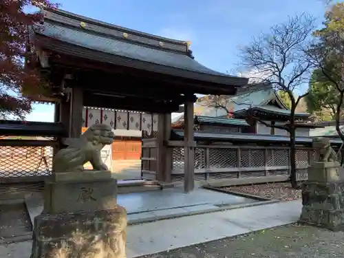 須賀神社の山門