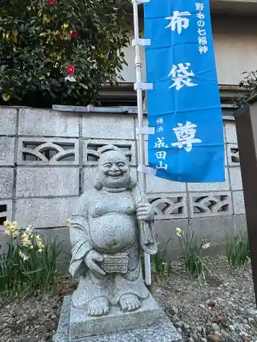 成田山横浜別院延命院の{uncategorized: "未分類", other: "その他", undefined: "問題あり", building: "その他建物", grave: "お墓", sacred_gate: "鳥居", guardian: "狛犬", statue: "像", buddha: "仏像", history: "歴史", nature: "自然", garden: "庭園", animal: "動物", pagoda: "塔", temizu: "手水舎", mountain_gate: "山門・神門", sanctuary: "本殿・本堂", subordinate: "末社・摂社", art: "芸術", scenery: "景色", jizo: "地蔵", ema: "絵馬", goshuin: "御朱印", omikuji: "おみくじ", items: "授与品その他", amulet: "お守り", goshuincho: "御朱印帳", eats: "食事", festival: "お祭り", votive_dance: "神楽", shichigosan: "七五三参", wedding: "結婚式", experience: "体験その他", initially: "初詣", around: "周辺", anti_infection: "感染症対策"}