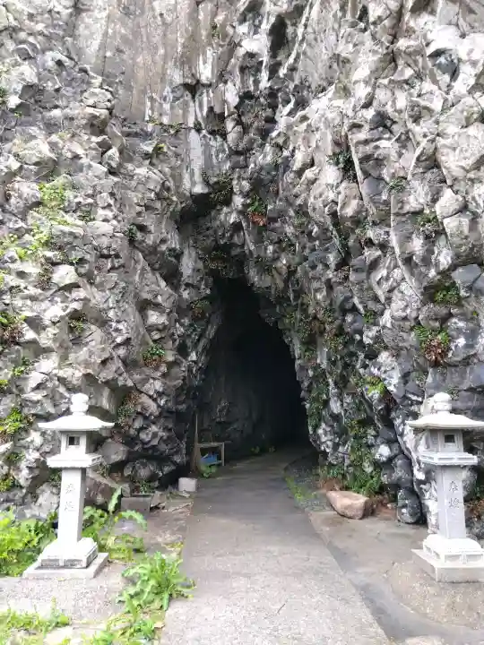 松島観音堂の{uncategorized: "未分類", other: "その他", undefined: "問題あり", building: "その他建物", grave: "お墓", sacred_gate: "鳥居", guardian: "狛犬", statue: "像", buddha: "仏像", history: "歴史", nature: "自然", garden: "庭園", animal: "動物", pagoda: "塔", temizu: "手水舎", mountain_gate: "山門・神門", sanctuary: "本殿・本堂", subordinate: "末社・摂社", art: "芸術", scenery: "景色", jizo: "地蔵", ema: "絵馬", goshuin: "御朱印", omikuji: "おみくじ", items: "授与品その他", amulet: "お守り", goshuincho: "御朱印帳", eats: "食事", festival: "お祭り", votive_dance: "神楽", shichigosan: "七五三参", wedding: "結婚式", experience: "体験その他", initially: "初詣", around: "周辺", anti_infection: "感染症対策"}