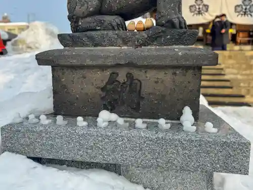 札幌諏訪神社の像