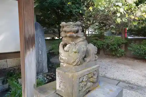 東神社の狛犬