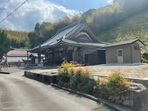 盛願寺の{uncategorized: "未分類", other: "その他", undefined: "問題あり", building: "その他建物", grave: "お墓", sacred_gate: "鳥居", guardian: "狛犬", statue: "像", buddha: "仏像", history: "歴史", nature: "自然", garden: "庭園", animal: "動物", pagoda: "塔", temizu: "手水舎", mountain_gate: "山門・神門", sanctuary: "本殿・本堂", subordinate: "末社・摂社", art: "芸術", scenery: "景色", jizo: "地蔵", ema: "絵馬", goshuin: "御朱印", omikuji: "おみくじ", items: "授与品その他", amulet: "お守り", goshuincho: "御朱印帳", eats: "食事", festival: "お祭り", votive_dance: "神楽", shichigosan: "七五三参", wedding: "結婚式", experience: "体験その他", initially: "初詣", around: "周辺", anti_infection: "感染症対策"}