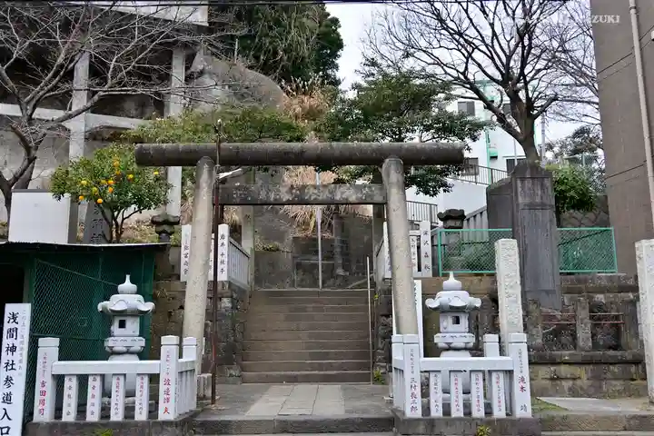 (芝生)浅間神社の鳥居