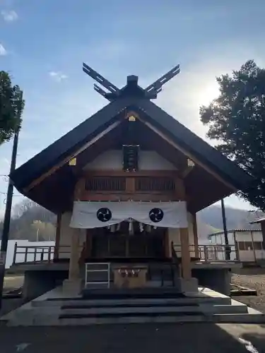 石山神社の本殿