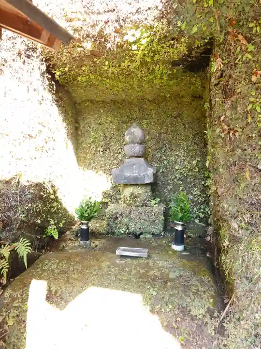銭洗弁財天宇賀福神社の{uncategorized: "未分類", other: "その他", undefined: "問題あり", building: "その他建物", grave: "お墓", sacred_gate: "鳥居", guardian: "狛犬", statue: "像", buddha: "仏像", history: "歴史", nature: "自然", garden: "庭園", animal: "動物", pagoda: "塔", temizu: "手水舎", mountain_gate: "山門・神門", sanctuary: "本殿・本堂", subordinate: "末社・摂社", art: "芸術", scenery: "景色", jizo: "地蔵", ema: "絵馬", goshuin: "御朱印", omikuji: "おみくじ", items: "授与品その他", amulet: "お守り", goshuincho: "御朱印帳", eats: "食事", festival: "お祭り", votive_dance: "神楽", shichigosan: "七五三参", wedding: "結婚式", experience: "体験その他", initially: "初詣", around: "周辺", anti_infection: "感染症対策"}