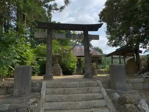 諏訪神社の鳥居