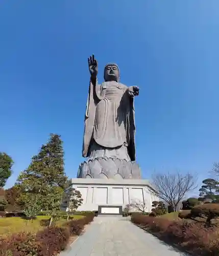 東本願寺本廟 牛久浄苑（牛久大仏）の仏像