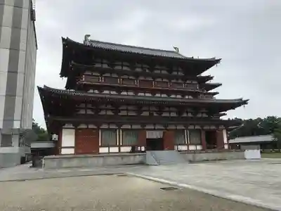 薬師寺の本殿・本堂