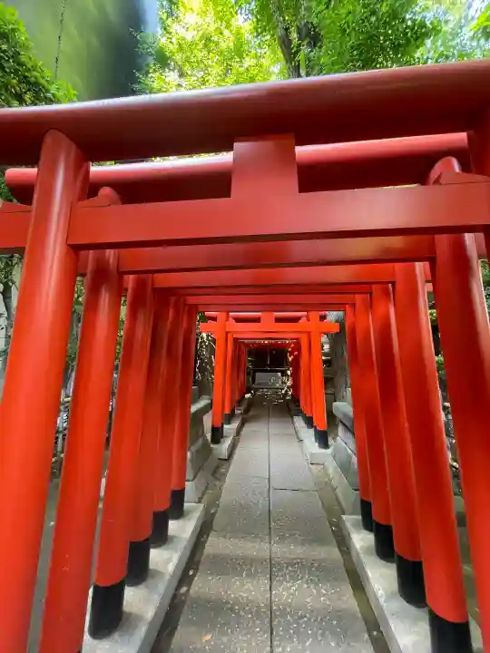 古地老稲荷神社の{uncategorized: "未分類", other: "その他", undefined: "問題あり", building: "その他建物", grave: "お墓", sacred_gate: "鳥居", guardian: "狛犬", statue: "像", buddha: "仏像", history: "歴史", nature: "自然", garden: "庭園", animal: "動物", pagoda: "塔", temizu: "手水舎", mountain_gate: "山門・神門", sanctuary: "本殿・本堂", subordinate: "末社・摂社", art: "芸術", scenery: "景色", jizo: "地蔵", ema: "絵馬", goshuin: "御朱印", omikuji: "おみくじ", items: "授与品その他", amulet: "お守り", goshuincho: "御朱印帳", eats: "食事", festival: "お祭り", votive_dance: "神楽", shichigosan: "七五三参", wedding: "結婚式", experience: "体験その他", initially: "初詣", around: "周辺", anti_infection: "感染症対策"}