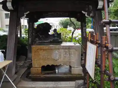 白山神社の手水舎