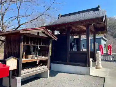 はね瀧道了尊の{uncategorized: "未分類", other: "その他", undefined: "問題あり", building: "その他建物", grave: "お墓", sacred_gate: "鳥居", guardian: "狛犬", statue: "像", buddha: "仏像", history: "歴史", nature: "自然", garden: "庭園", animal: "動物", pagoda: "塔", temizu: "手水舎", mountain_gate: "山門・神門", sanctuary: "本殿・本堂", subordinate: "末社・摂社", art: "芸術", scenery: "景色", jizo: "地蔵", ema: "絵馬", goshuin: "御朱印", omikuji: "おみくじ", items: "授与品その他", amulet: "お守り", goshuincho: "御朱印帳", eats: "食事", festival: "お祭り", votive_dance: "神楽", shichigosan: "七五三参", wedding: "結婚式", experience: "体験その他", initially: "初詣", around: "周辺", anti_infection: "感染症対策"}