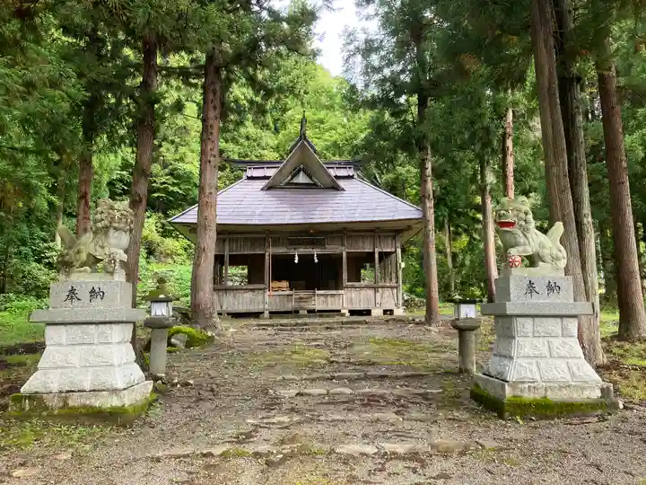 名立神社の本殿・本堂