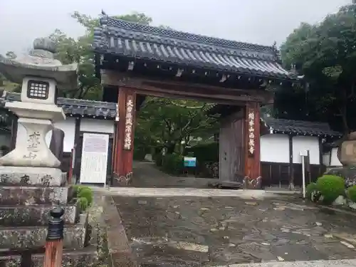 西教寺の山門・神門