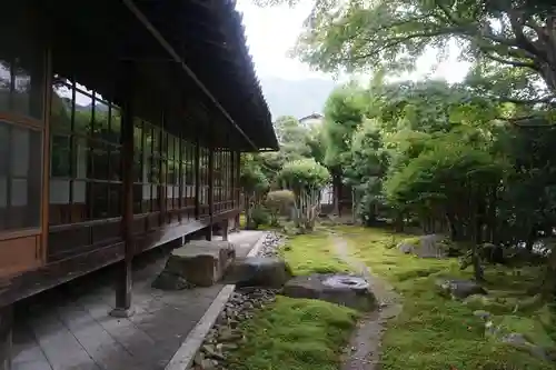 栖賢寺の庭園