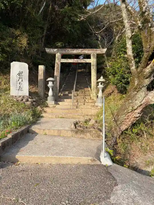 大井上神社の{uncategorized: "未分類", other: "その他", undefined: "問題あり", building: "その他建物", grave: "お墓", sacred_gate: "鳥居", guardian: "狛犬", statue: "像", buddha: "仏像", history: "歴史", nature: "自然", garden: "庭園", animal: "動物", pagoda: "塔", temizu: "手水舎", mountain_gate: "山門・神門", sanctuary: "本殿・本堂", subordinate: "末社・摂社", art: "芸術", scenery: "景色", jizo: "地蔵", ema: "絵馬", goshuin: "御朱印", omikuji: "おみくじ", items: "授与品その他", amulet: "お守り", goshuincho: "御朱印帳", eats: "食事", festival: "お祭り", votive_dance: "神楽", shichigosan: "七五三参", wedding: "結婚式", experience: "体験その他", initially: "初詣", around: "周辺", anti_infection: "感染症対策"}