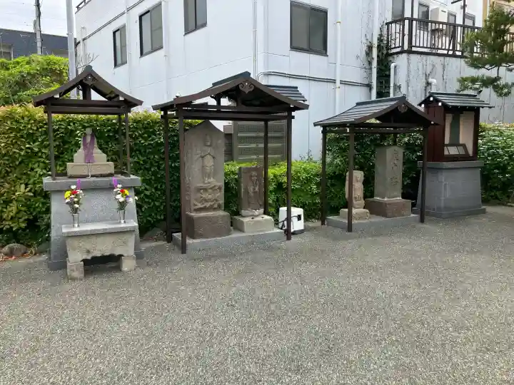 十念寺の{uncategorized: "未分類", other: "その他", undefined: "問題あり", building: "その他建物", grave: "お墓", sacred_gate: "鳥居", guardian: "狛犬", statue: "像", buddha: "仏像", history: "歴史", nature: "自然", garden: "庭園", animal: "動物", pagoda: "塔", temizu: "手水舎", mountain_gate: "山門・神門", sanctuary: "本殿・本堂", subordinate: "末社・摂社", art: "芸術", scenery: "景色", jizo: "地蔵", ema: "絵馬", goshuin: "御朱印", omikuji: "おみくじ", items: "授与品その他", amulet: "お守り", goshuincho: "御朱印帳", eats: "食事", festival: "お祭り", votive_dance: "神楽", shichigosan: "七五三参", wedding: "結婚式", experience: "体験その他", initially: "初詣", around: "周辺", anti_infection: "感染症対策"}