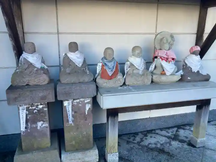 成田山 薬師堂(旧本堂)の{uncategorized: "未分類", other: "その他", undefined: "問題あり", building: "その他建物", grave: "お墓", sacred_gate: "鳥居", guardian: "狛犬", statue: "像", buddha: "仏像", history: "歴史", nature: "自然", garden: "庭園", animal: "動物", pagoda: "塔", temizu: "手水舎", mountain_gate: "山門・神門", sanctuary: "本殿・本堂", subordinate: "末社・摂社", art: "芸術", scenery: "景色", jizo: "地蔵", ema: "絵馬", goshuin: "御朱印", omikuji: "おみくじ", items: "授与品その他", amulet: "お守り", goshuincho: "御朱印帳", eats: "食事", festival: "お祭り", votive_dance: "神楽", shichigosan: "七五三参", wedding: "結婚式", experience: "体験その他", initially: "初詣", around: "周辺", anti_infection: "感染症対策"}