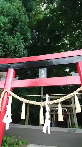 新屋山神社の鳥居